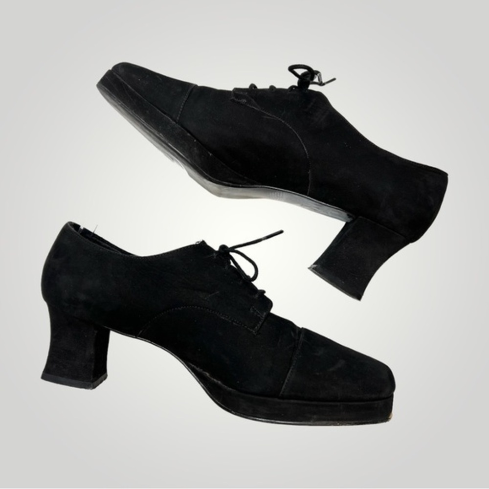 Vintage American eagle studios suede lace up heel in black